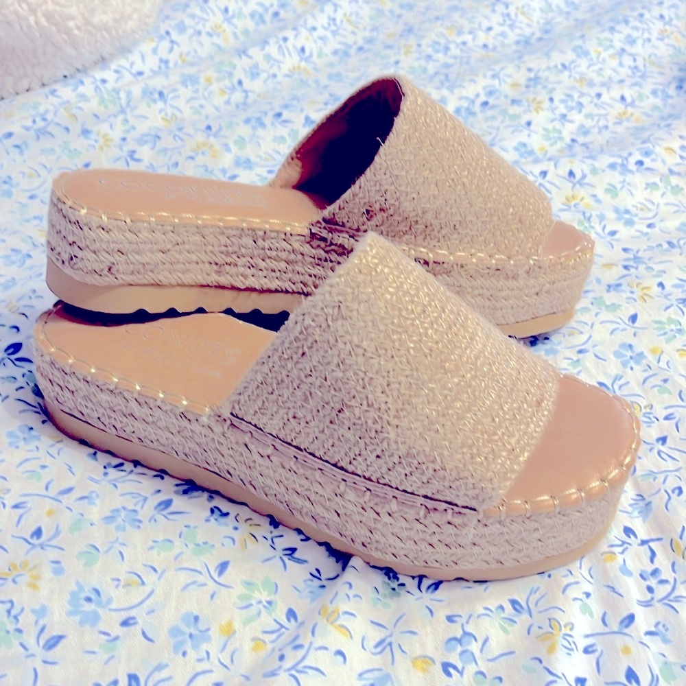Brand new size 8 Coconuts by Matisse
Jute uppers. So cute! SF